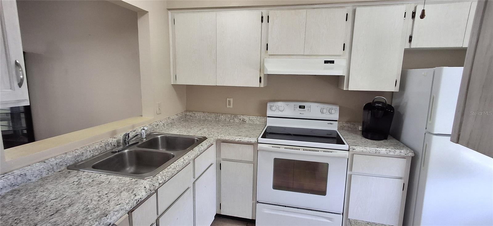 Listing photo id 8 for 4737 Lake Villa Drive