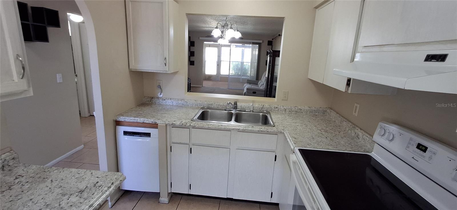 Listing photo id 9 for 4737 Lake Villa Drive