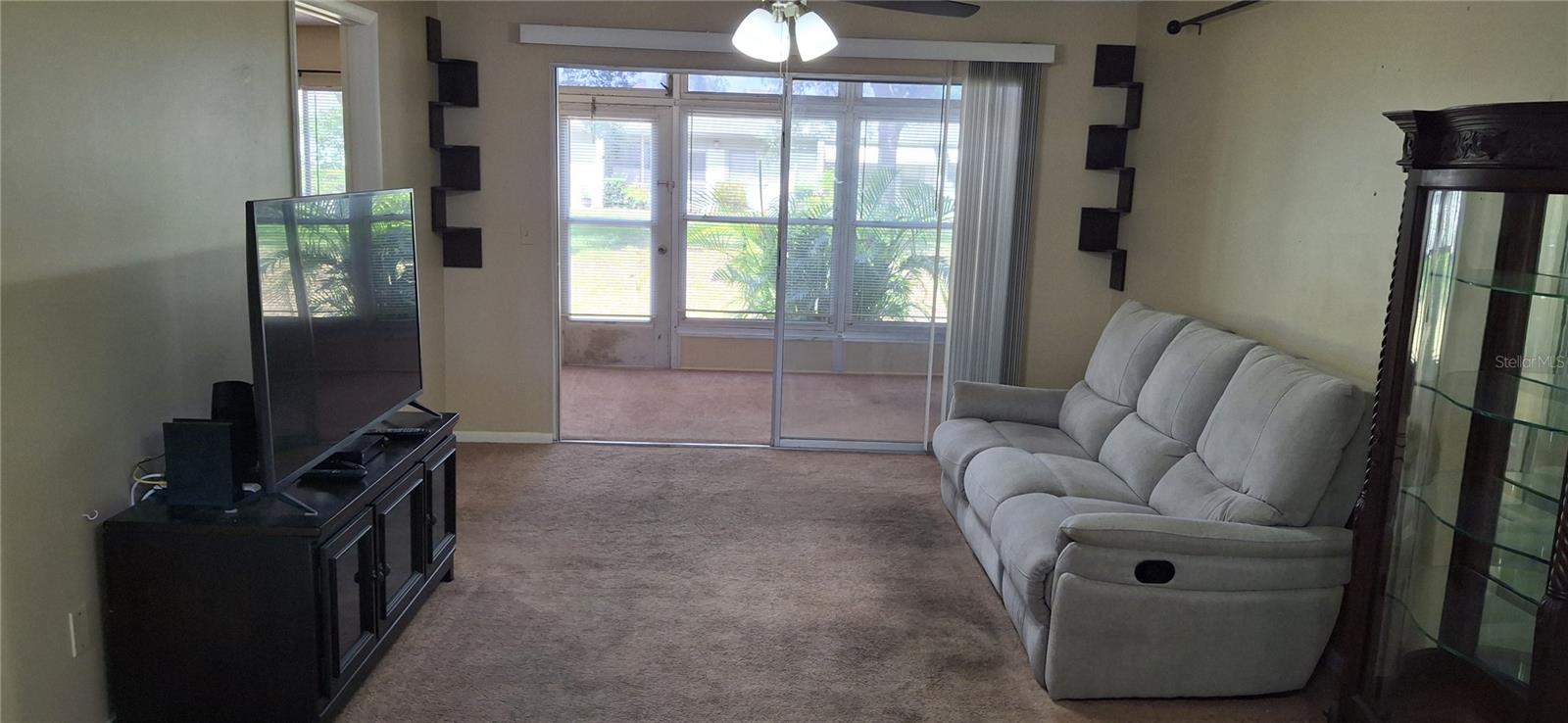 Listing photo id 11 for 4737 Lake Villa Drive