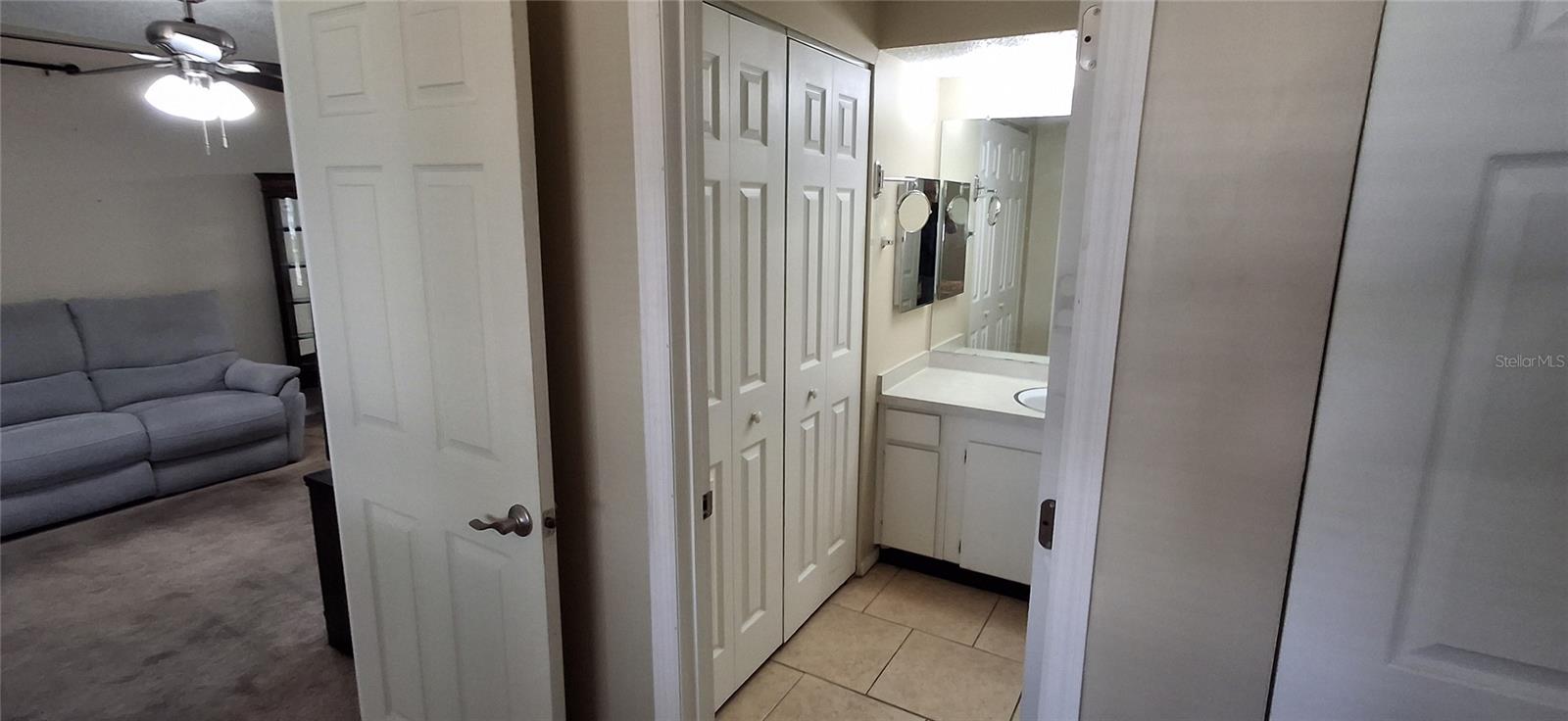 Listing photo id 15 for 4737 Lake Villa Drive