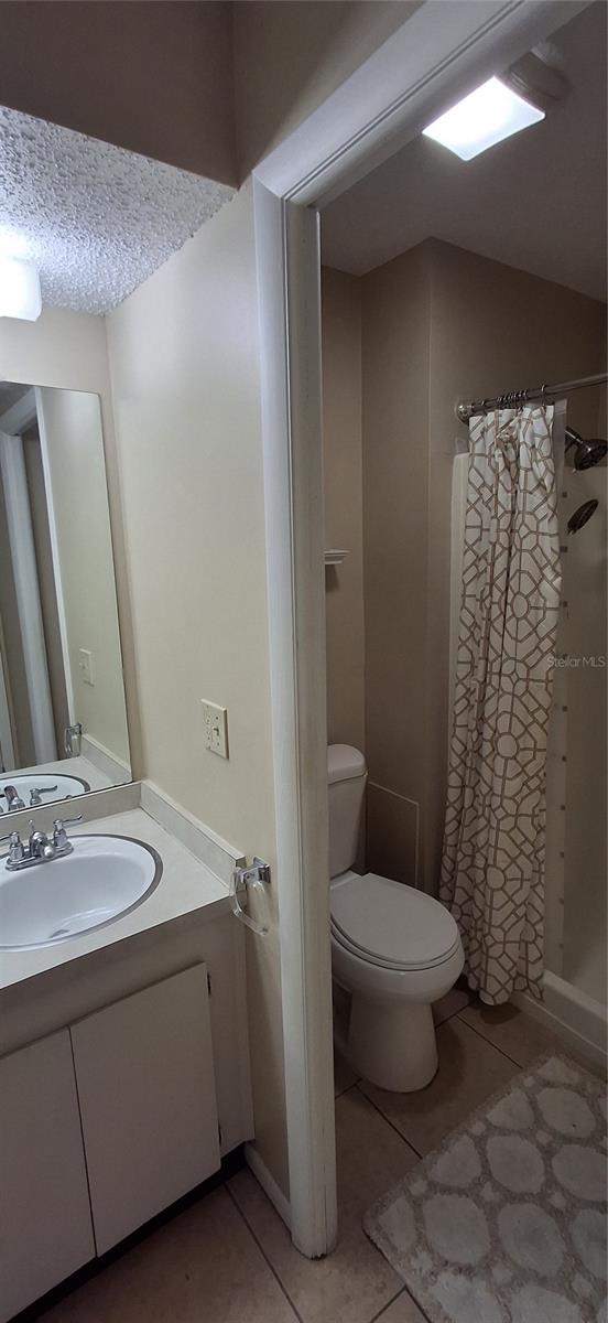 Listing photo id 17 for 4737 Lake Villa Drive