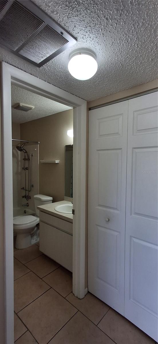 Listing photo id 21 for 4737 Lake Villa Drive