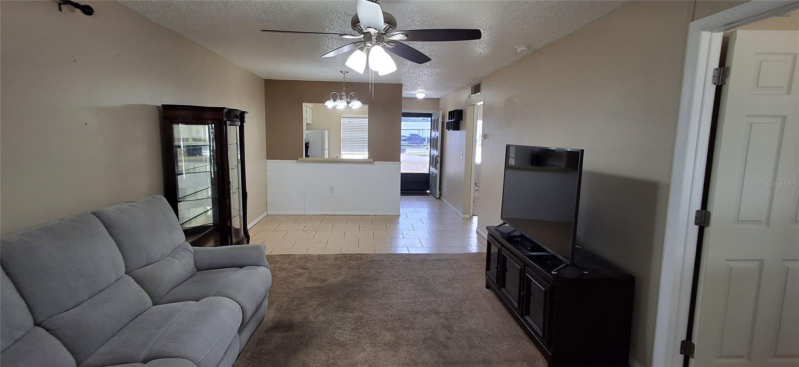 Listing photo id 2 for 4737 Lake Villa Drive