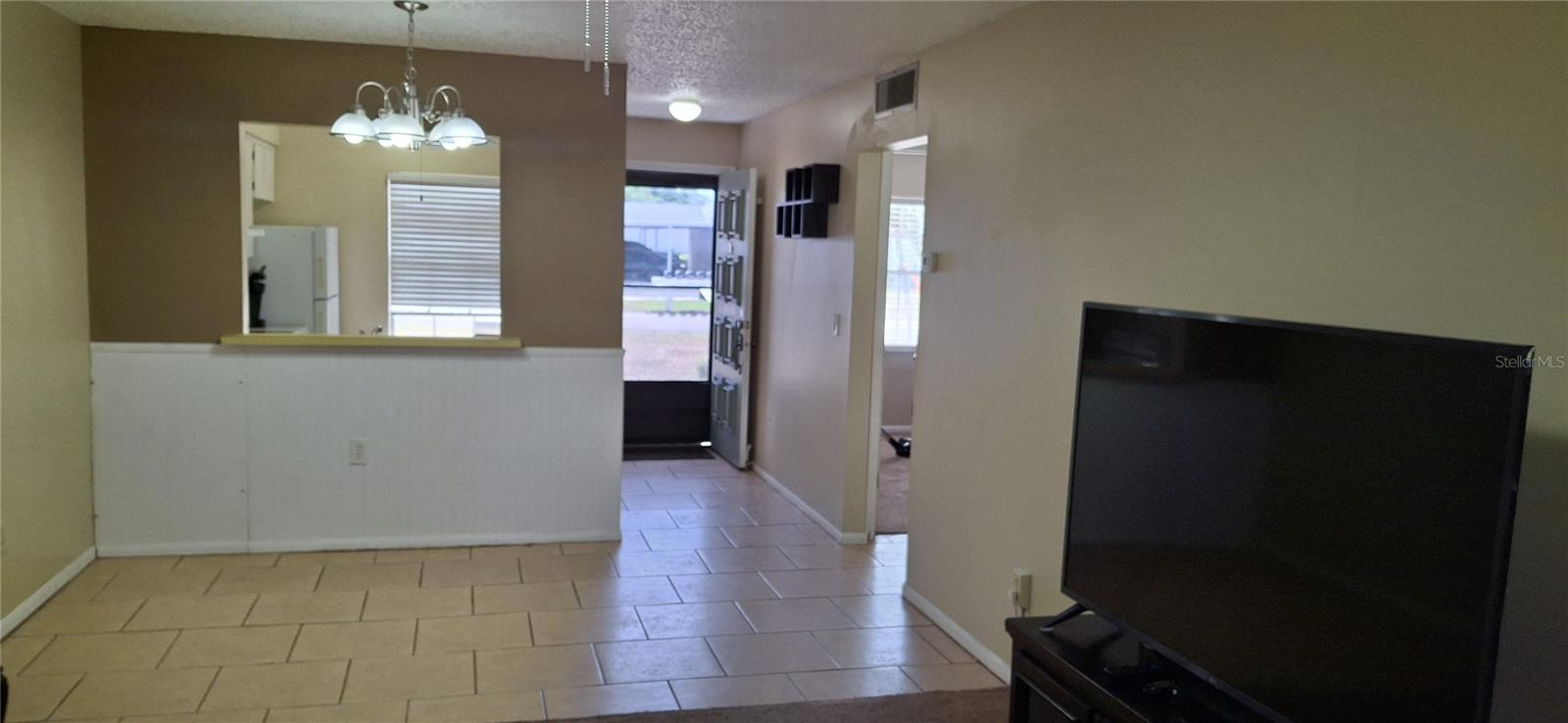 Listing photo id 3 for 4737 Lake Villa Drive