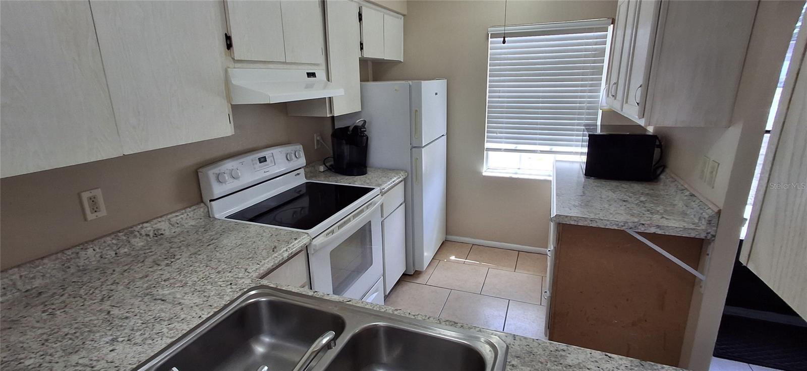 Listing photo id 5 for 4737 Lake Villa Drive