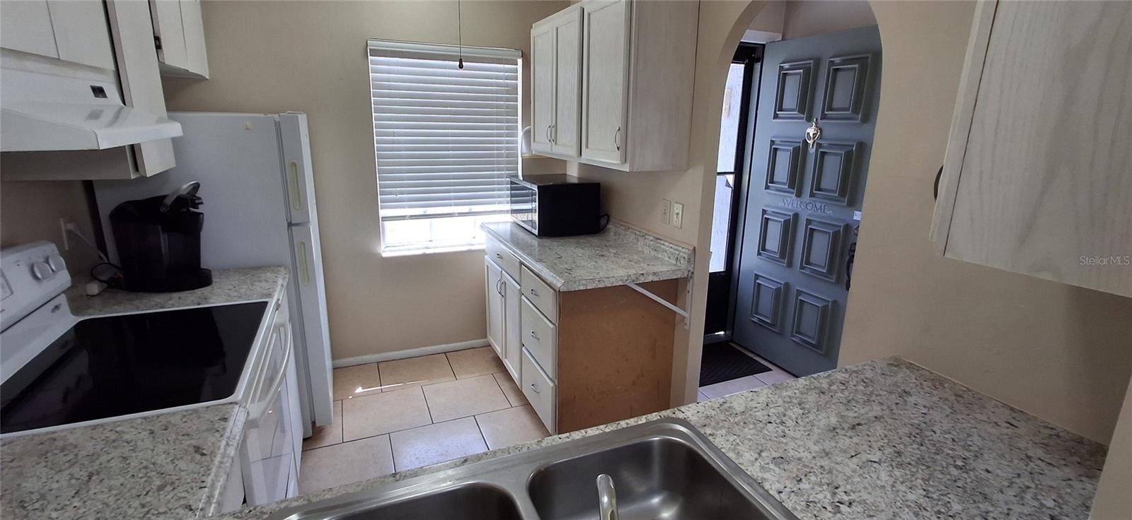 Listing photo id 6 for 4737 Lake Villa Drive