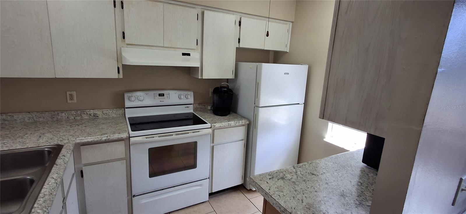 Listing photo id 7 for 4737 Lake Villa Drive