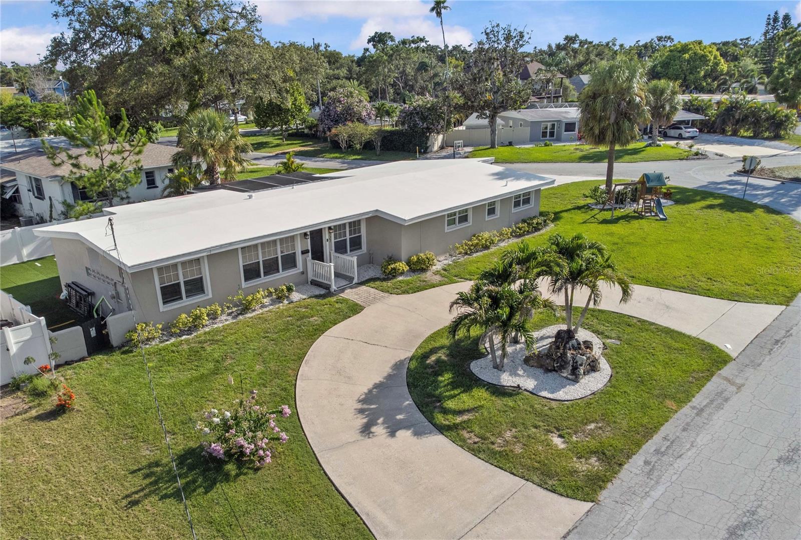 Details for 327 Sunny Lane, BELLEAIR, FL 33756