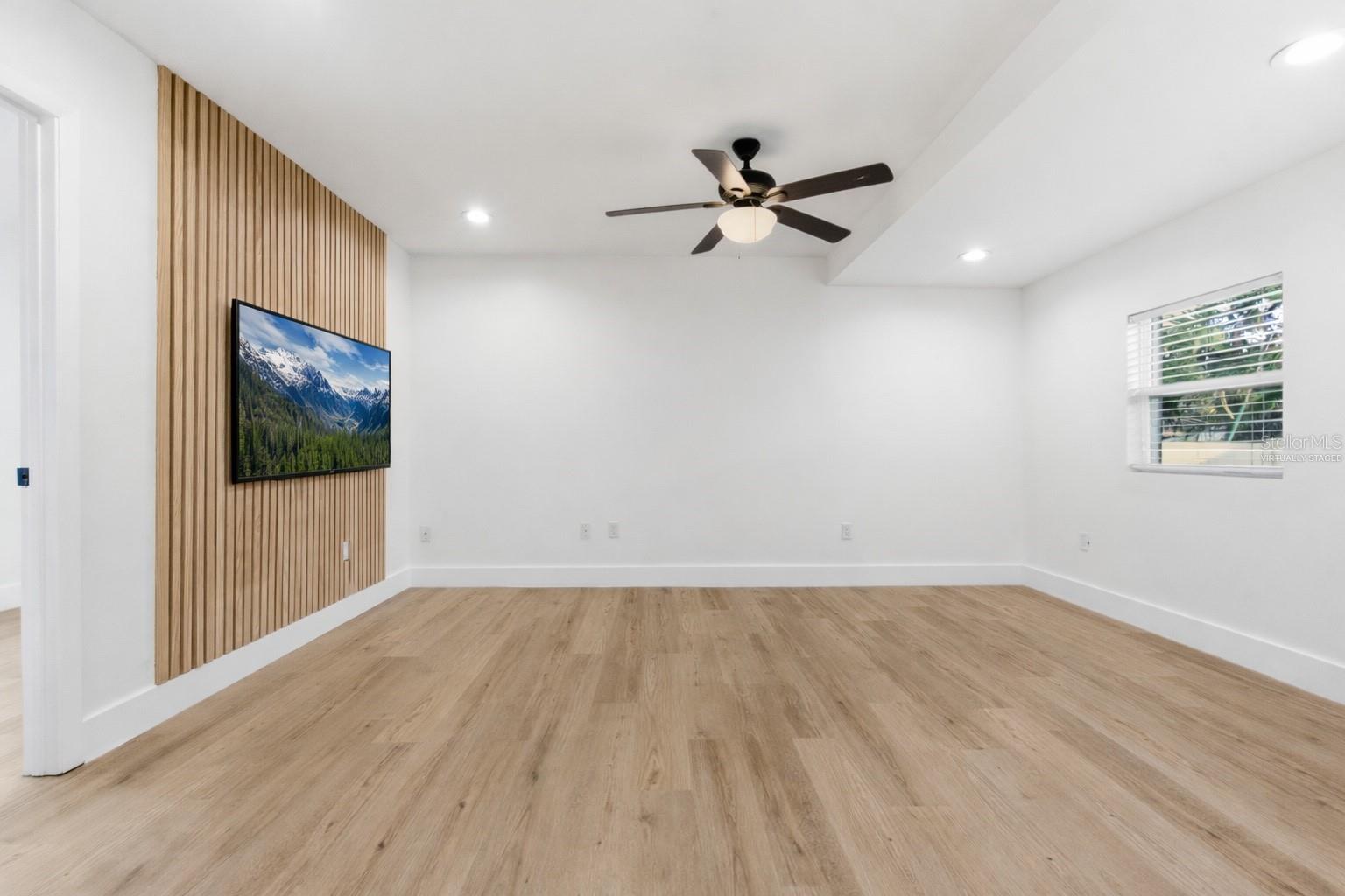 Image 7 of 50 For 327 Sunny Lane