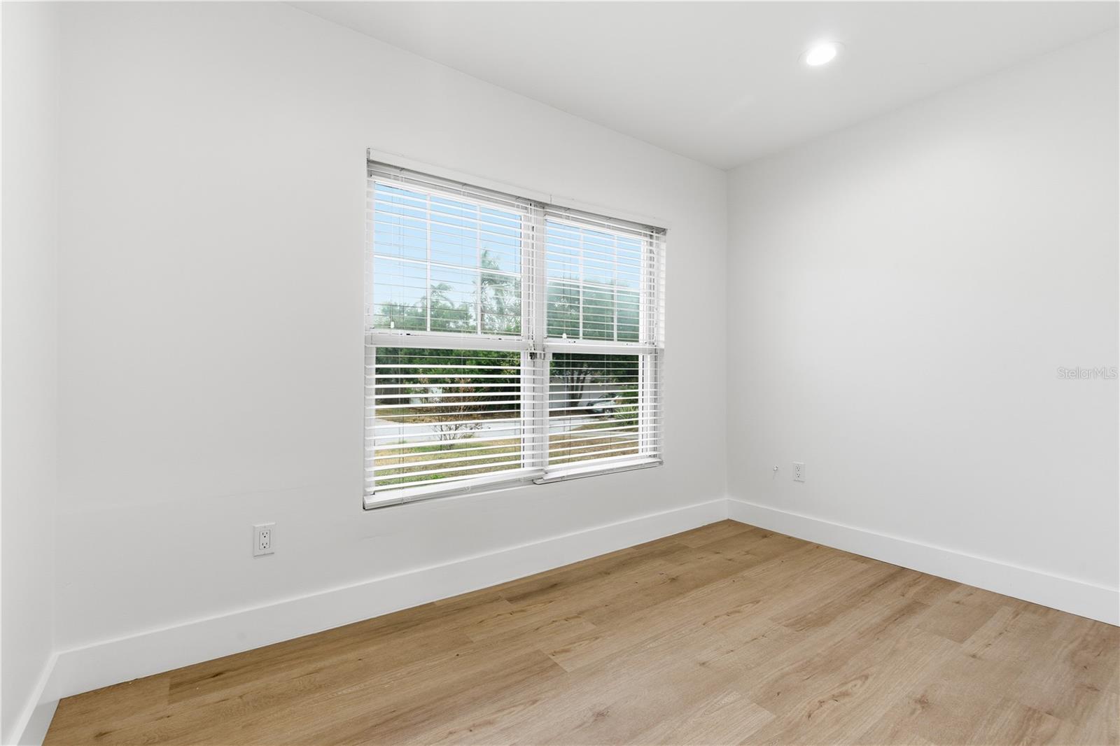 Image 9 of 50 For 327 Sunny Lane