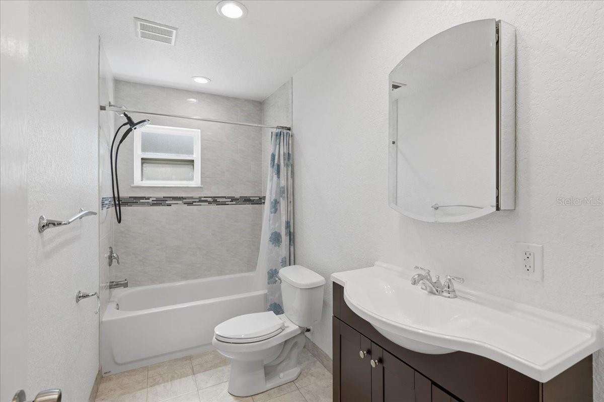 Image 16 of 30 For 6220 99th Circle N