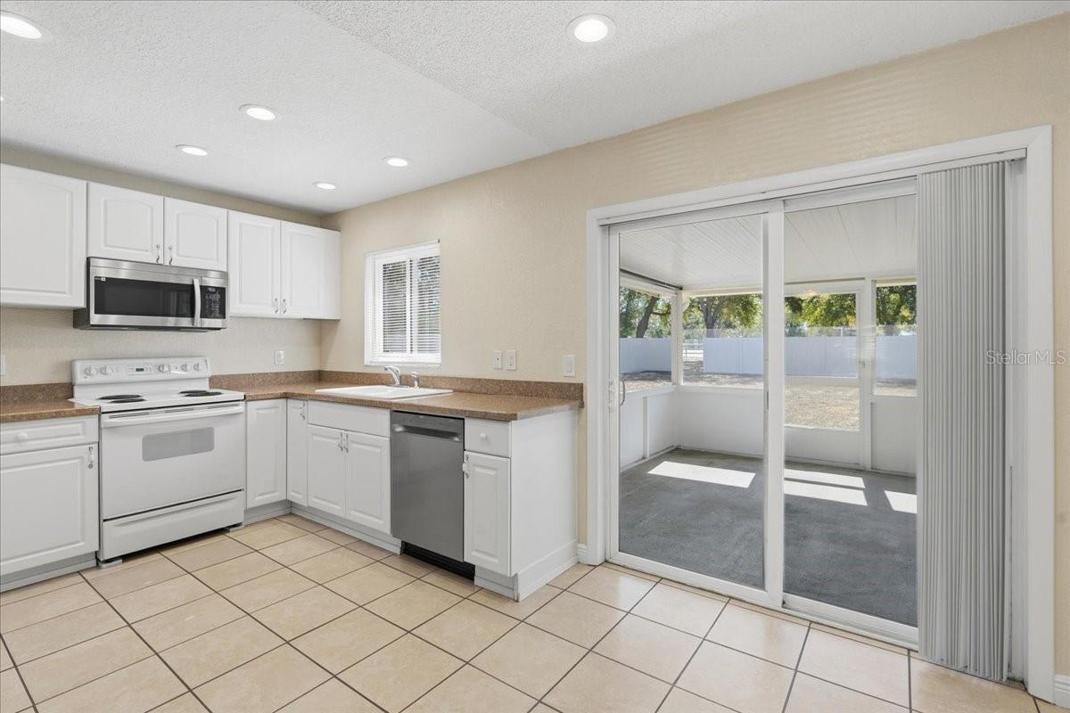 Image 9 of 30 For 6220 99th Circle N