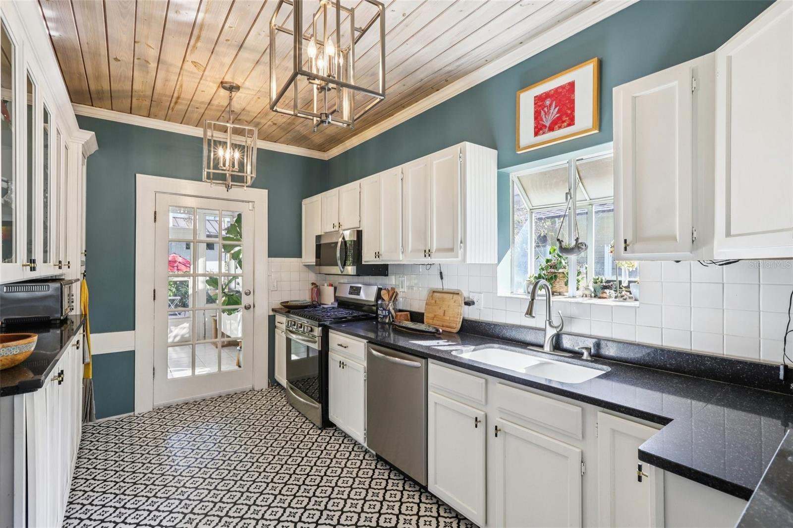 Image 27 of 66 For 921 3rd Street N