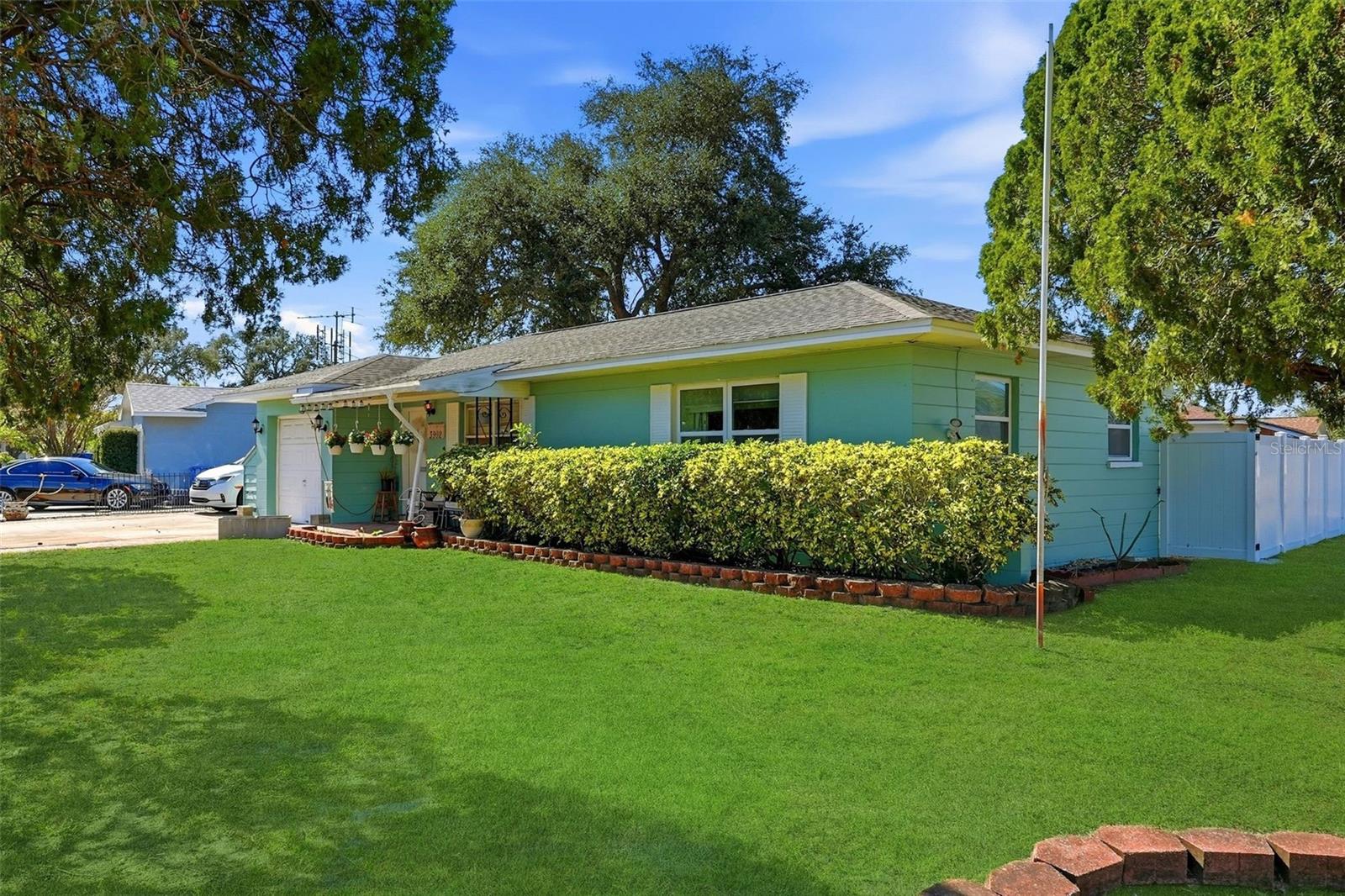 Image 4 of 27 For 3992 62nd Street N