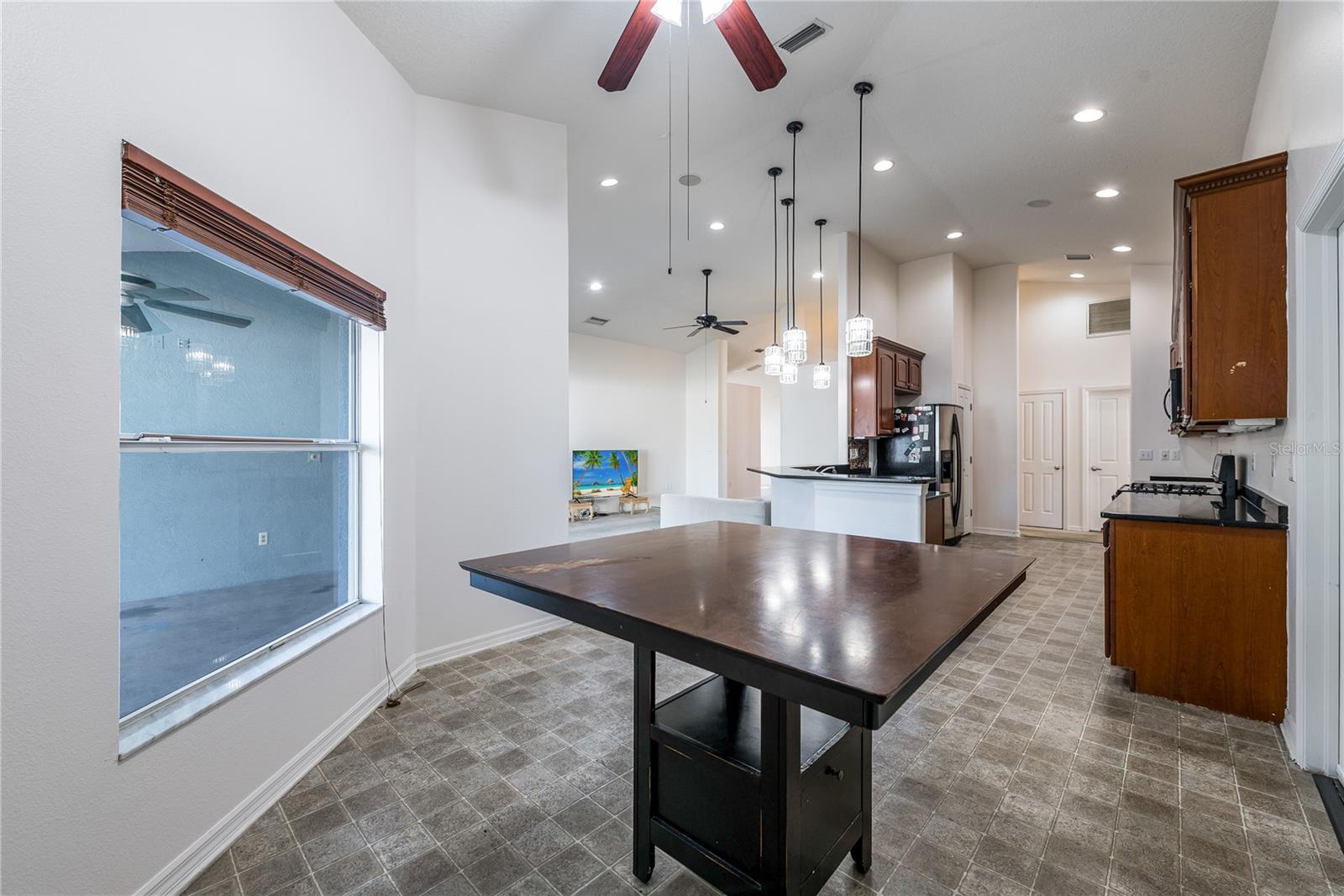 Image 21 of 42 For 1128 Helmsdale Drive