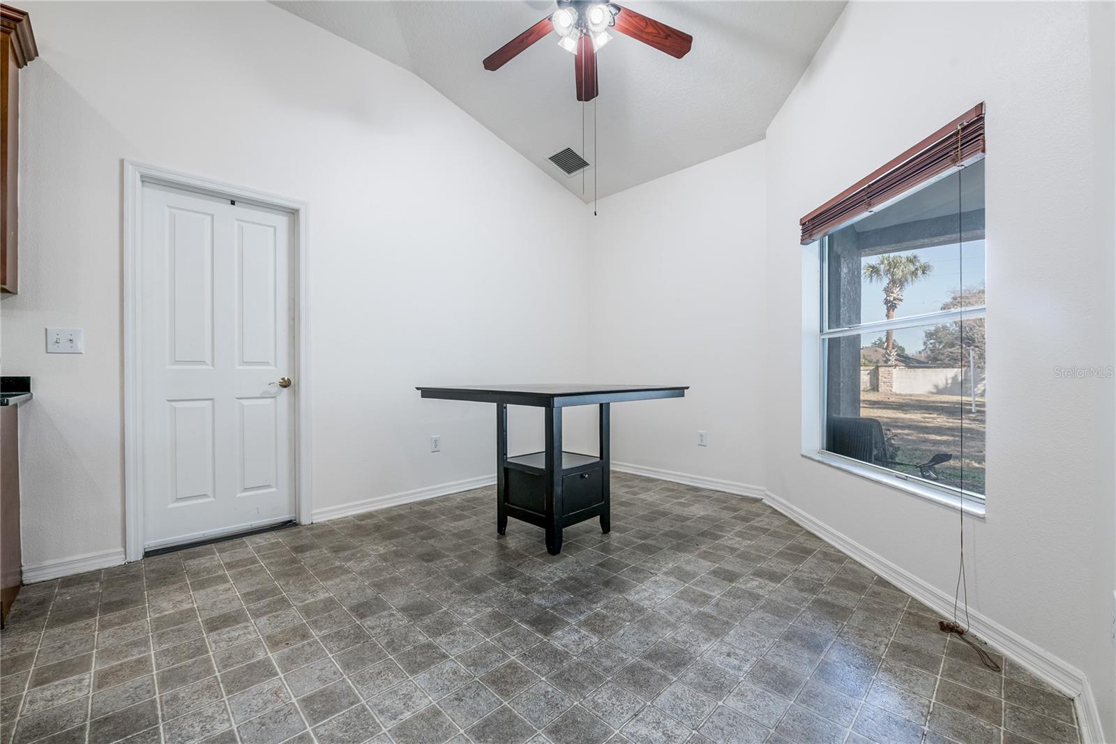 Image 22 of 42 For 1128 Helmsdale Drive