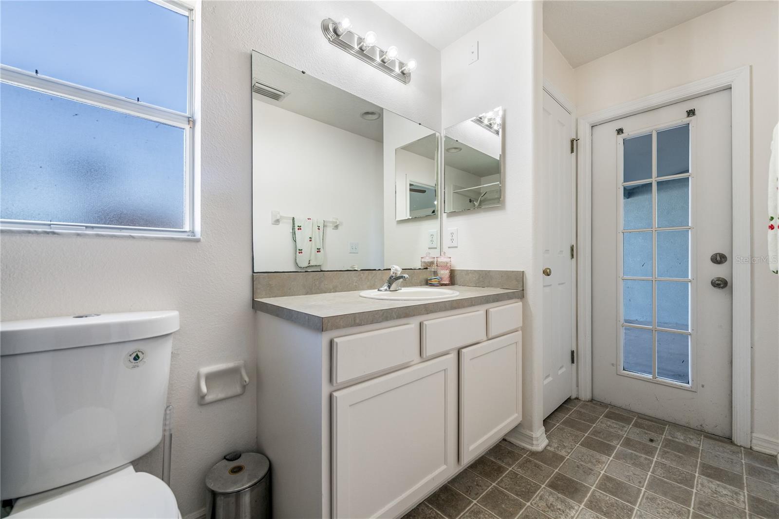 Image 32 of 42 For 1128 Helmsdale Drive