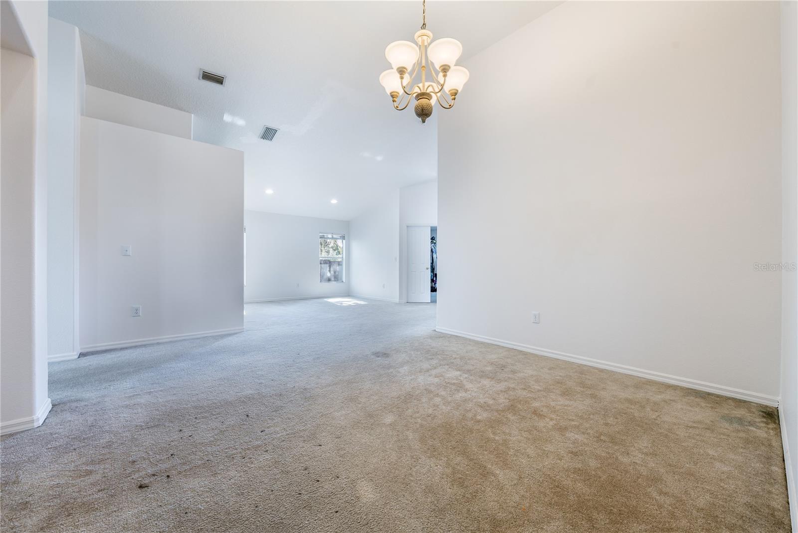 Image 7 of 42 For 1128 Helmsdale Drive