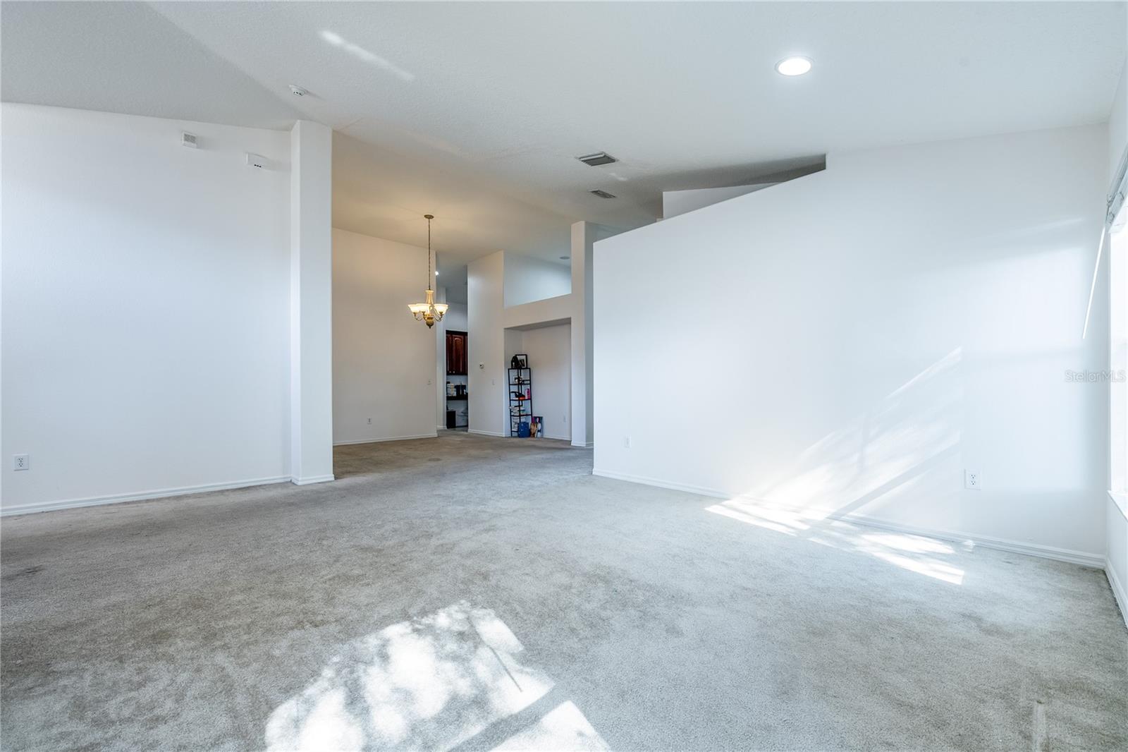 Image 9 of 42 For 1128 Helmsdale Drive