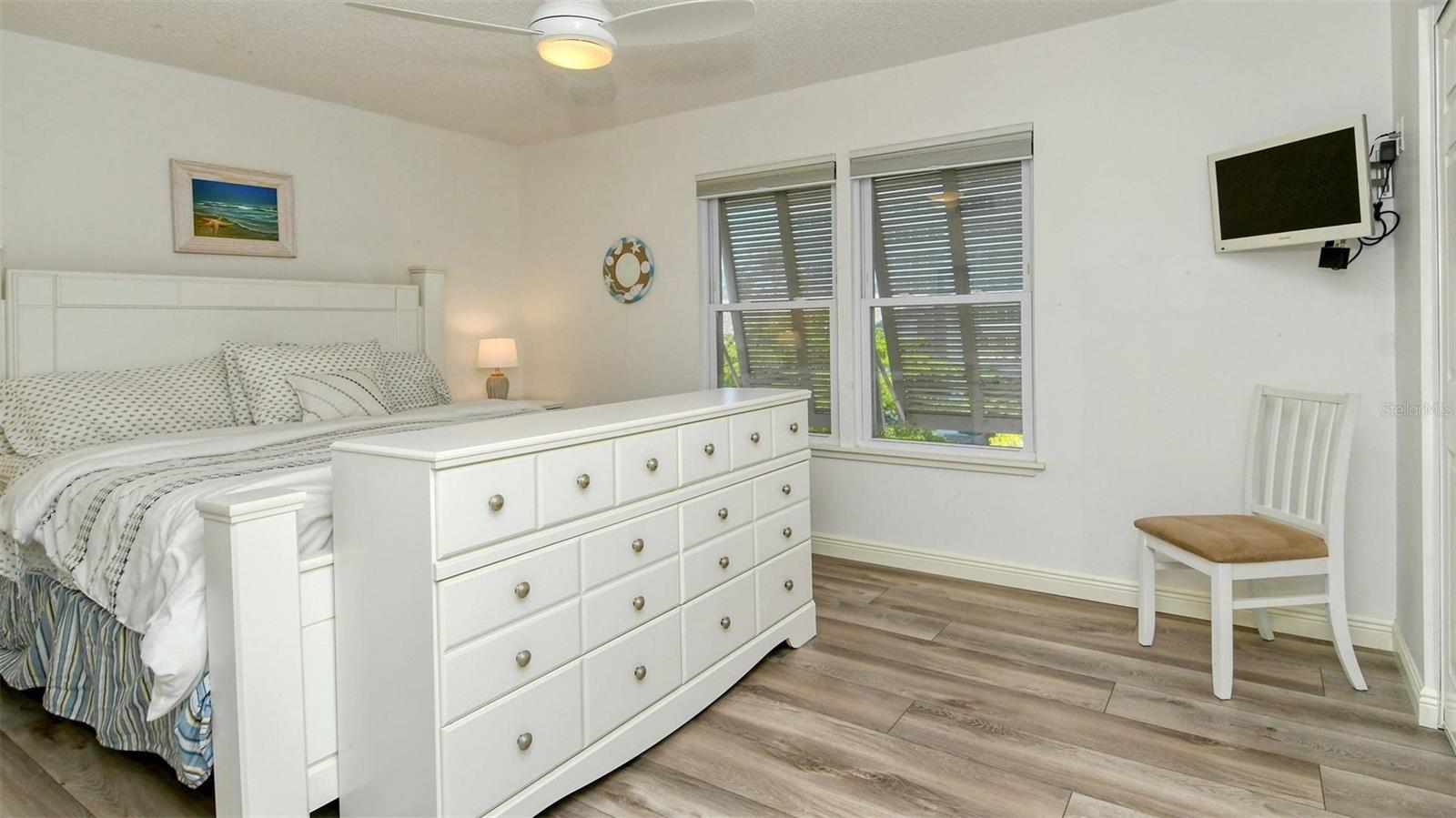 Image 3 of 22 For 6044 Peppertree Way 233b