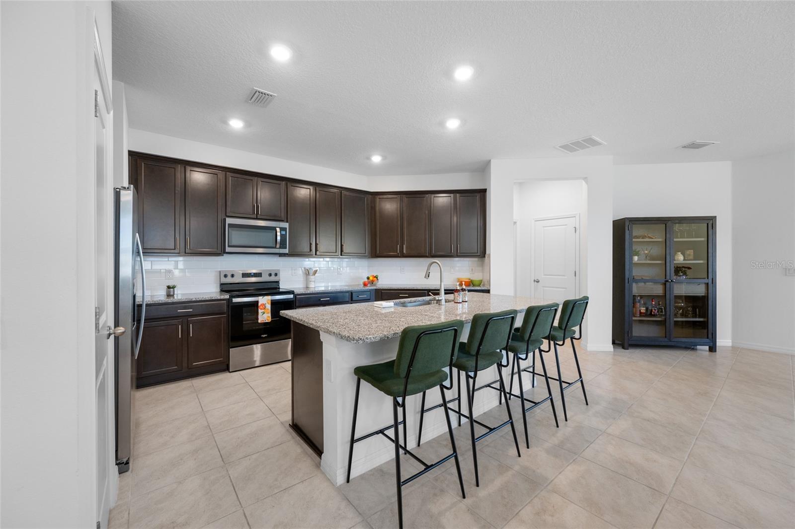 Image 11 of 72 For 20076 Azul Marble Loop