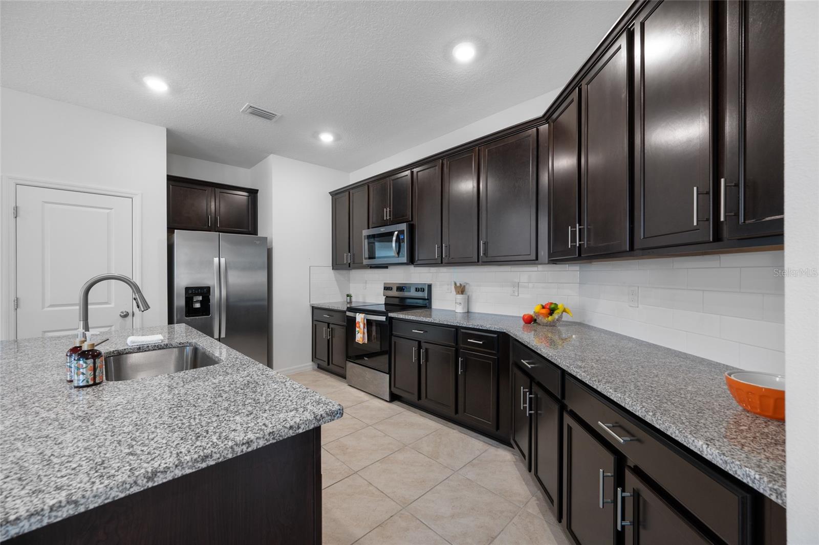 Image 15 of 72 For 20076 Azul Marble Loop