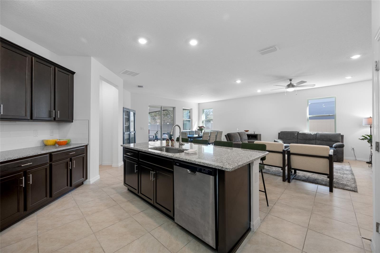 Image 16 of 72 For 20076 Azul Marble Loop