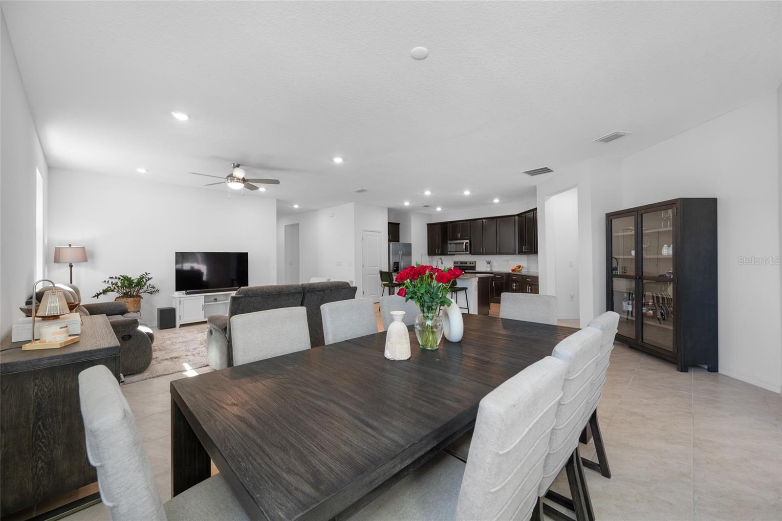 Image 21 of 72 For 20076 Azul Marble Loop