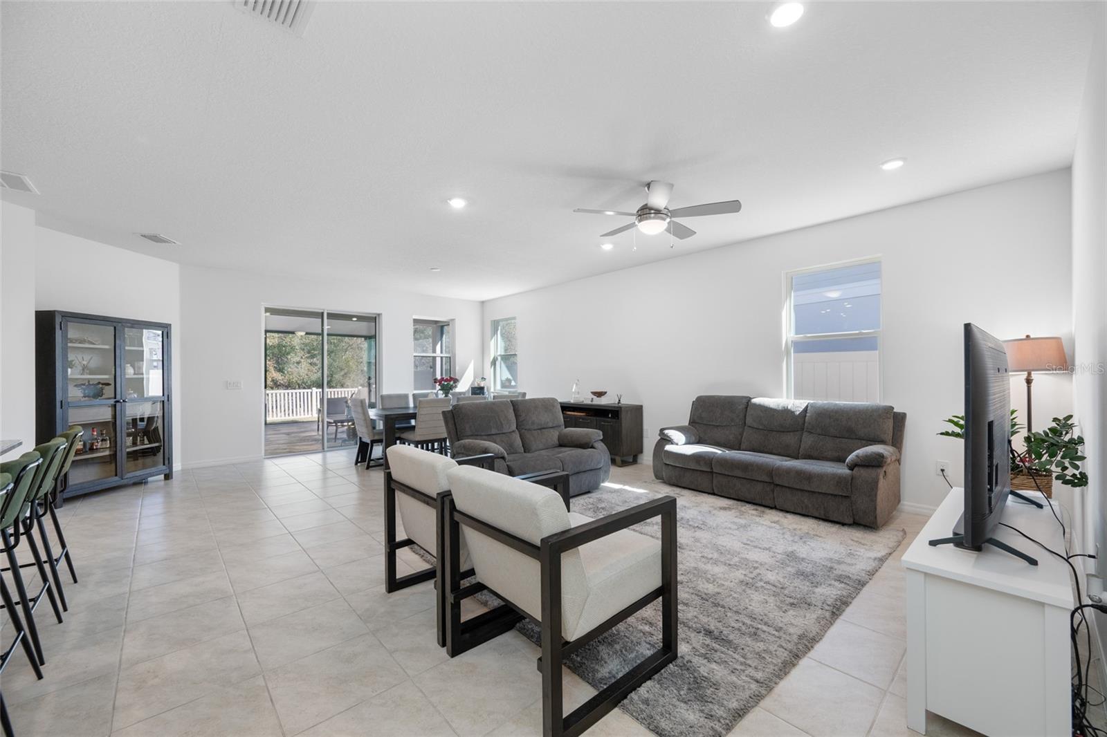 Image 22 of 72 For 20076 Azul Marble Loop