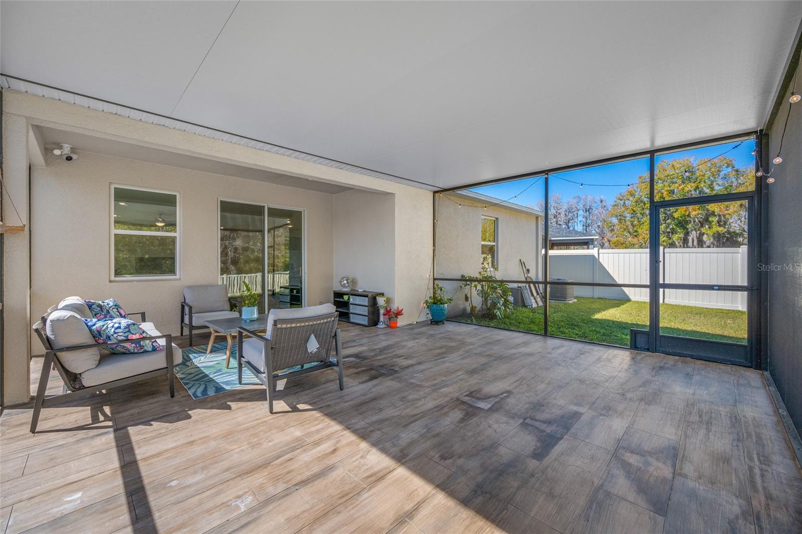 Image 41 of 72 For 20076 Azul Marble Loop