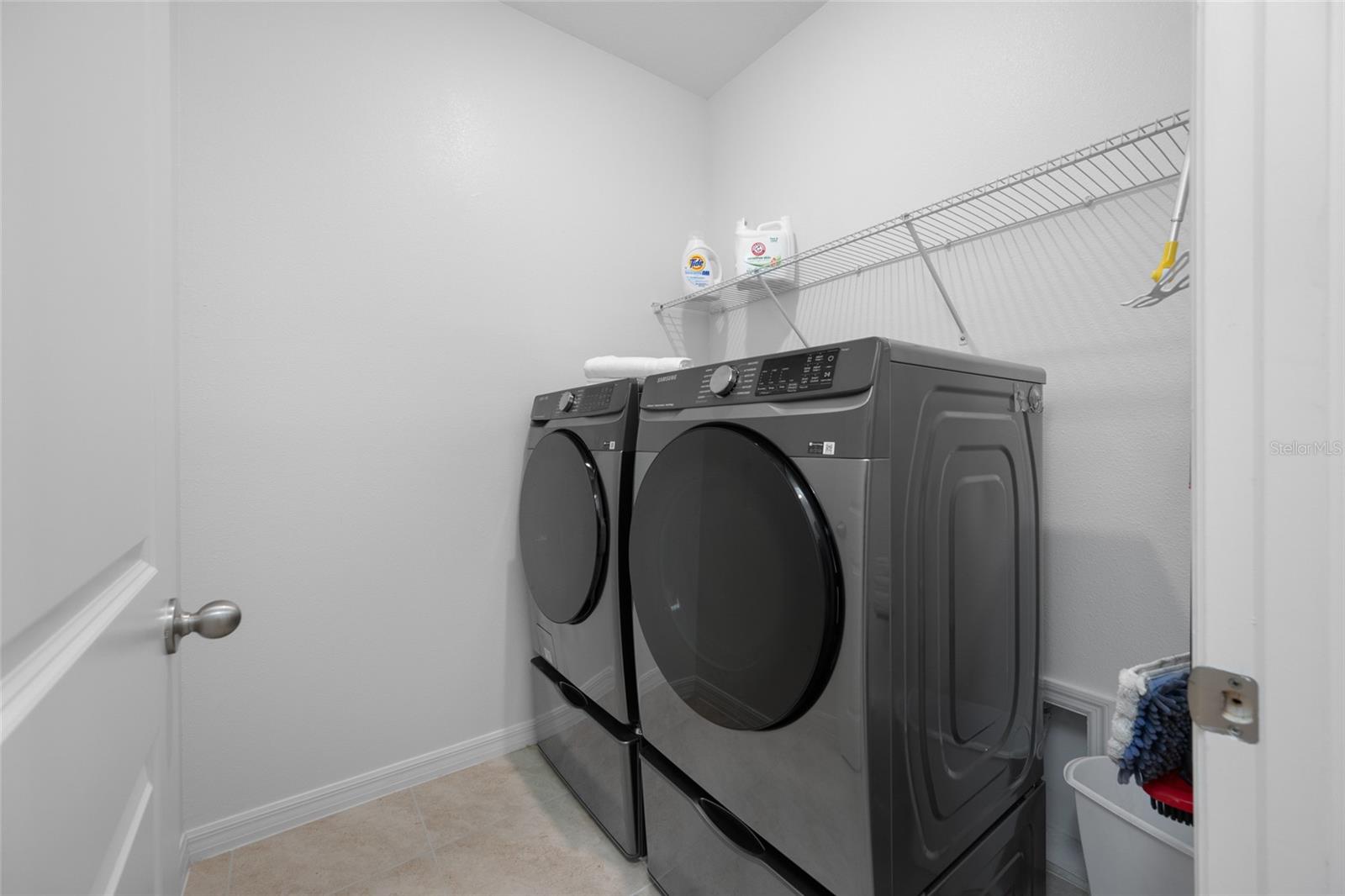 Image 53 of 72 For 20076 Azul Marble Loop