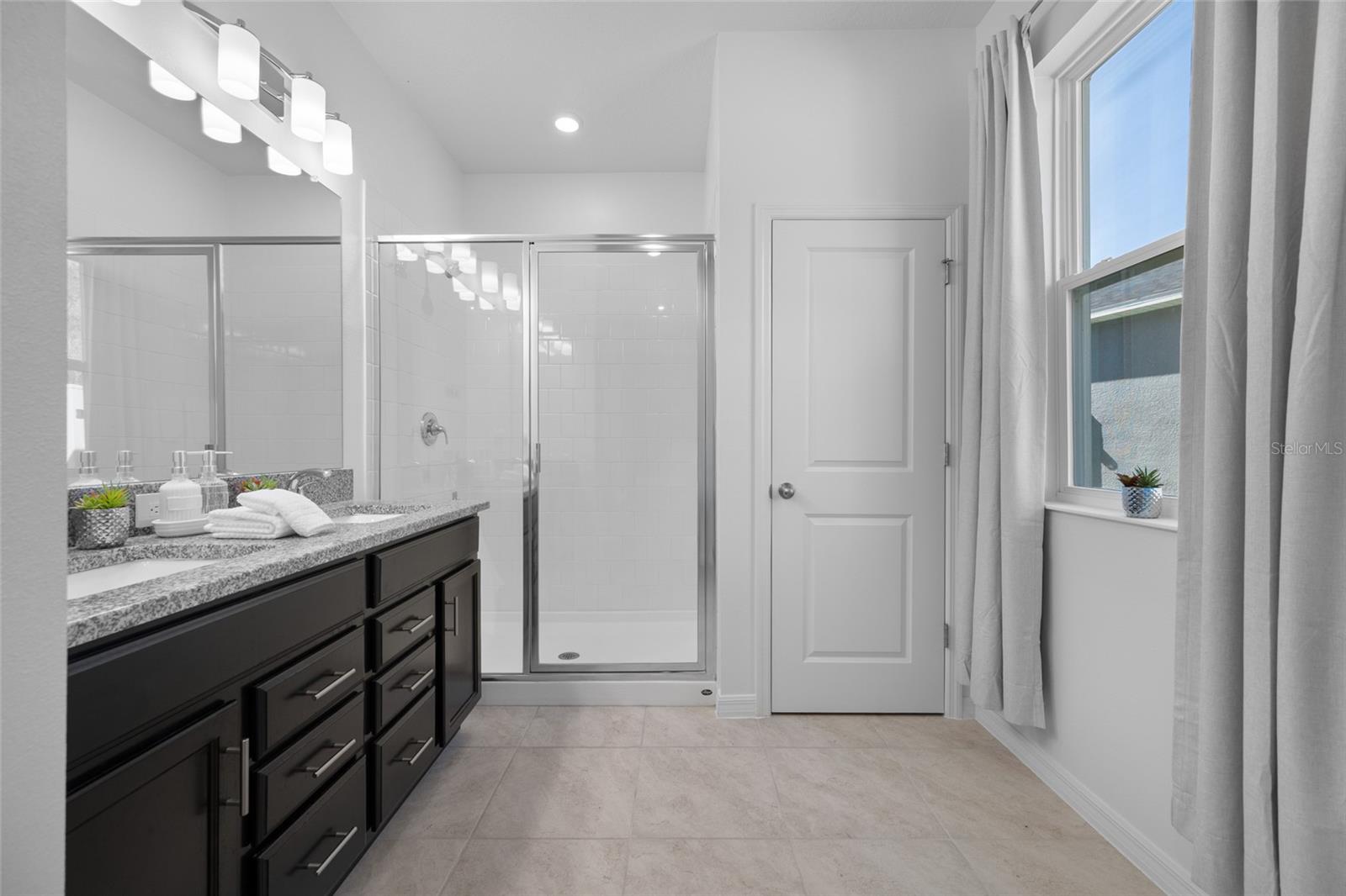 Image 67 of 72 For 20076 Azul Marble Loop