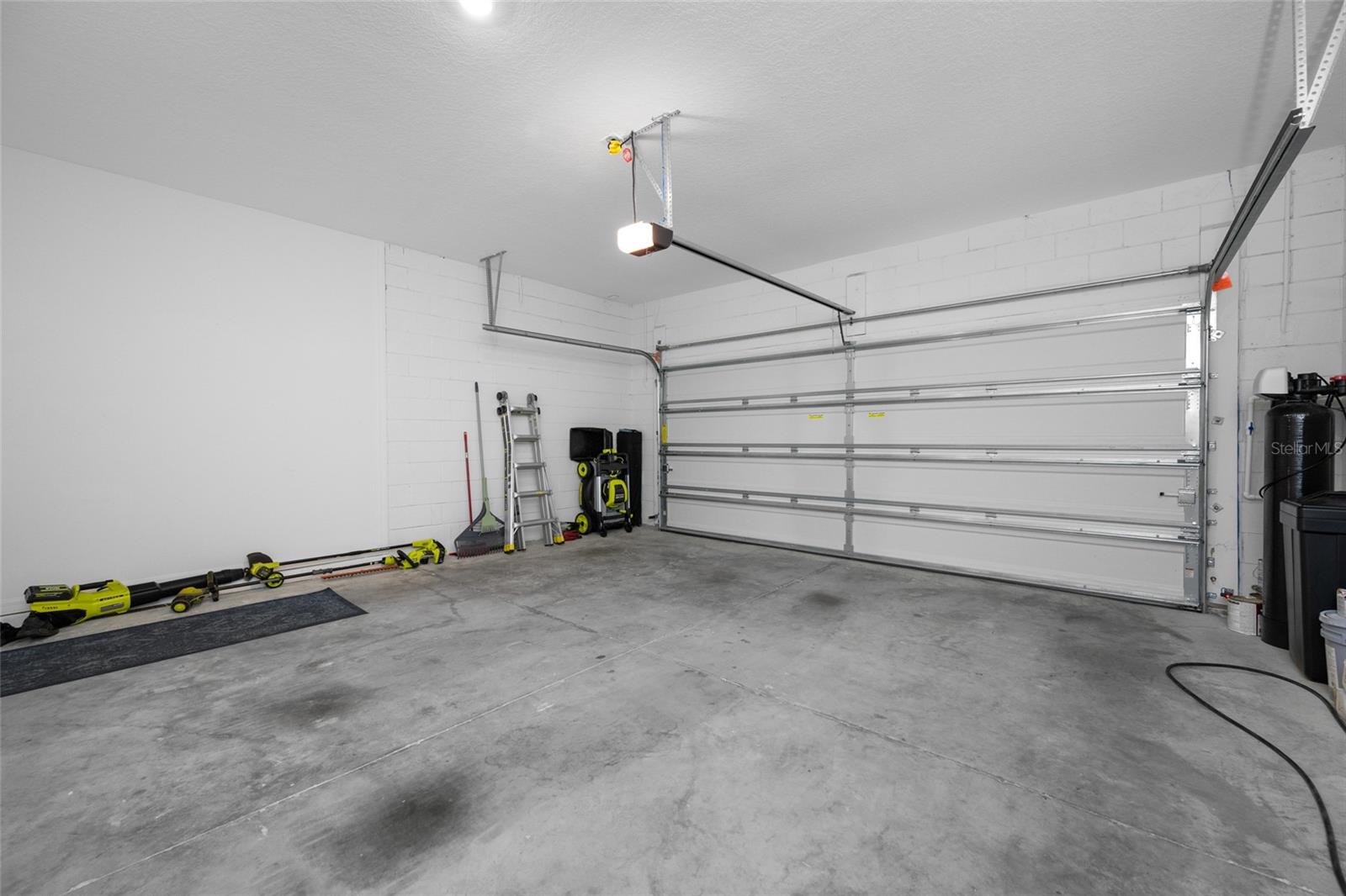 Image 69 of 72 For 20076 Azul Marble Loop