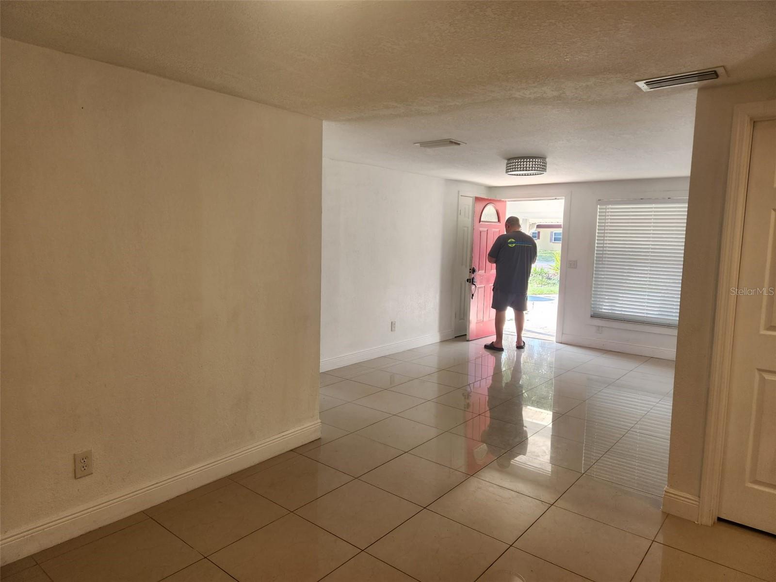 Image 10 of 52 For 8518 Woodlake Drive