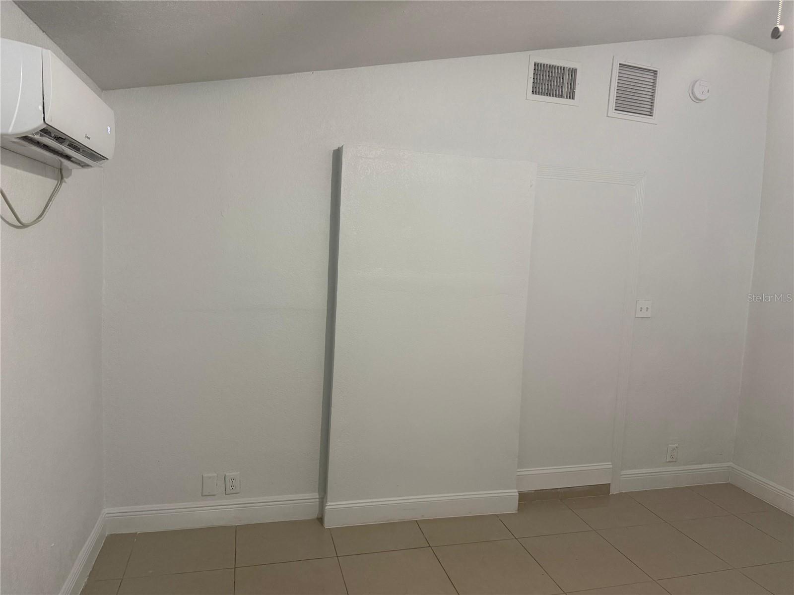 Image 38 of 52 For 8518 Woodlake Drive