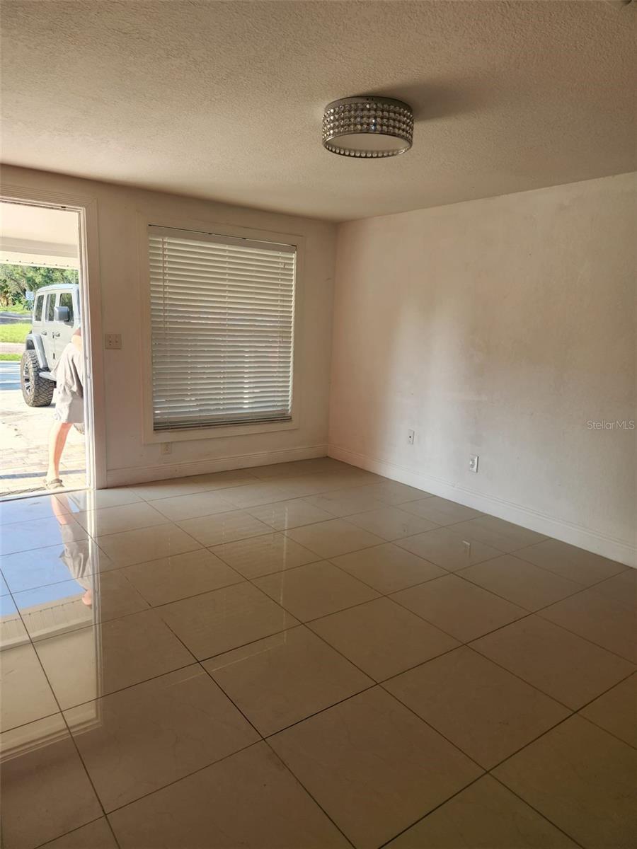 Image 9 of 52 For 8518 Woodlake Drive