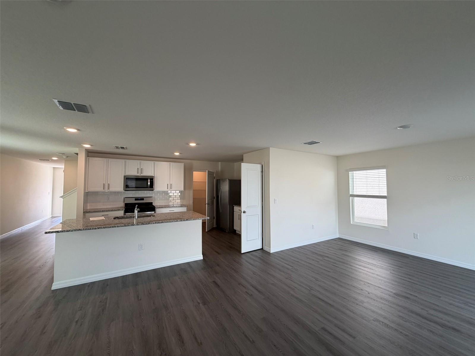 Image 5 of 20 For 35991 Sunflower Hill Drive