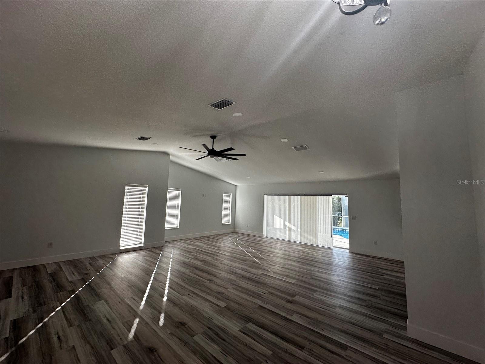 Image 18 of 44 For 5507 Nimitz Road