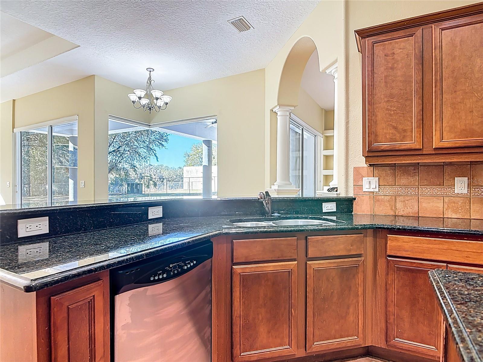 Image 25 of 75 For 949 Hawk Landing