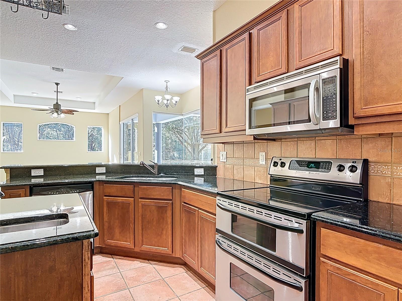 Image 29 of 75 For 949 Hawk Landing