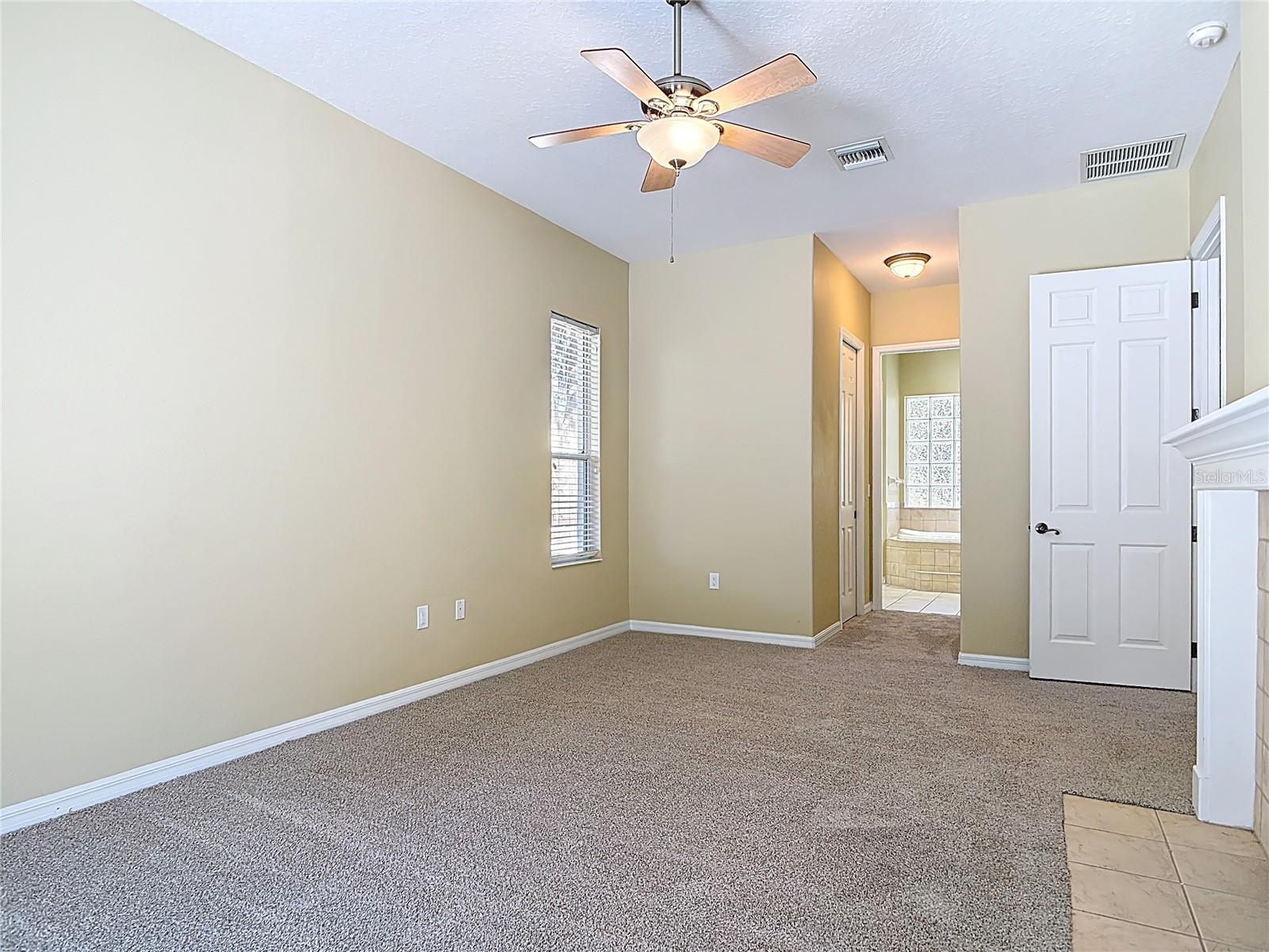 Image 38 of 75 For 949 Hawk Landing