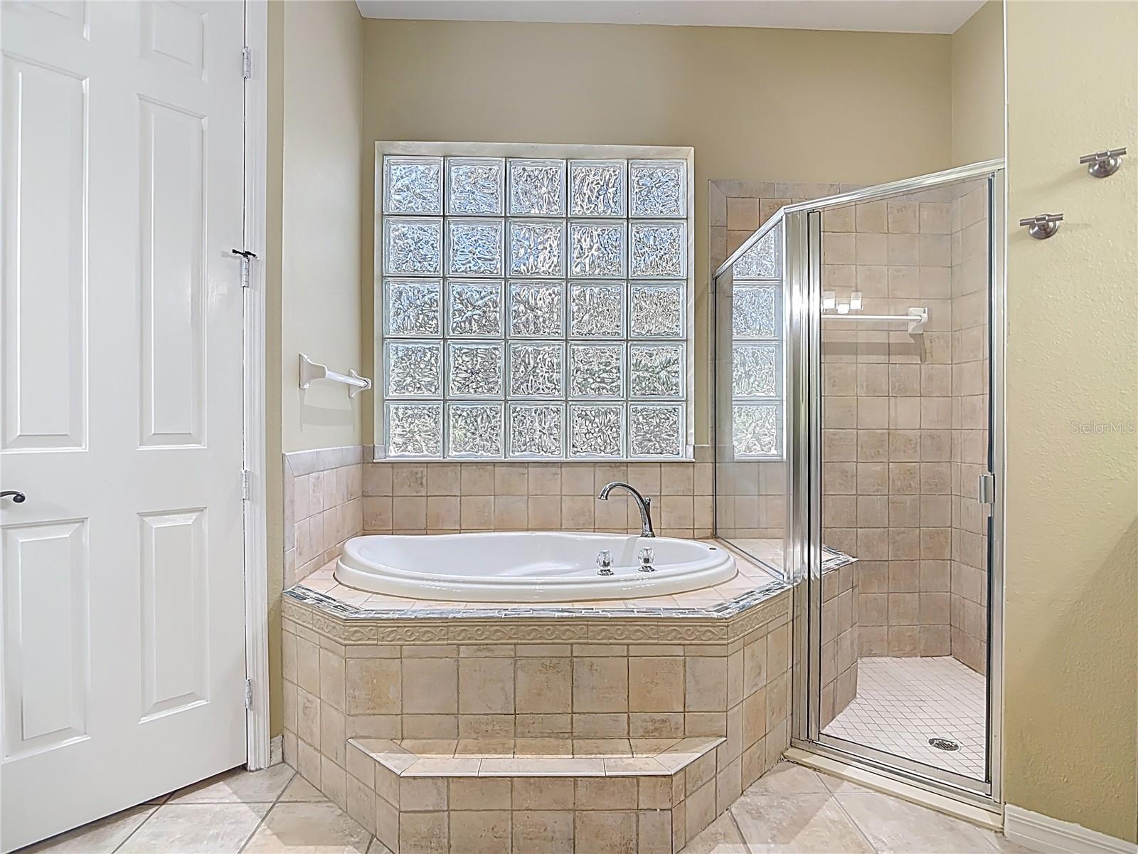 Image 40 of 75 For 949 Hawk Landing