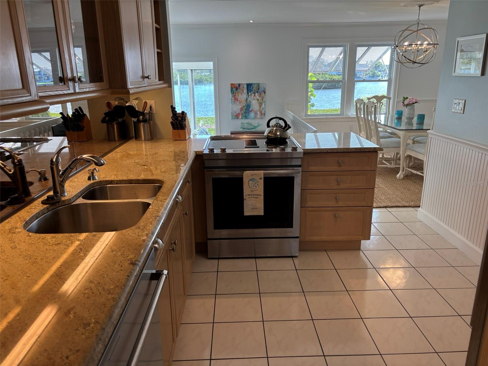 Image 14 of 21 For 6039 Peppertree Way 222
