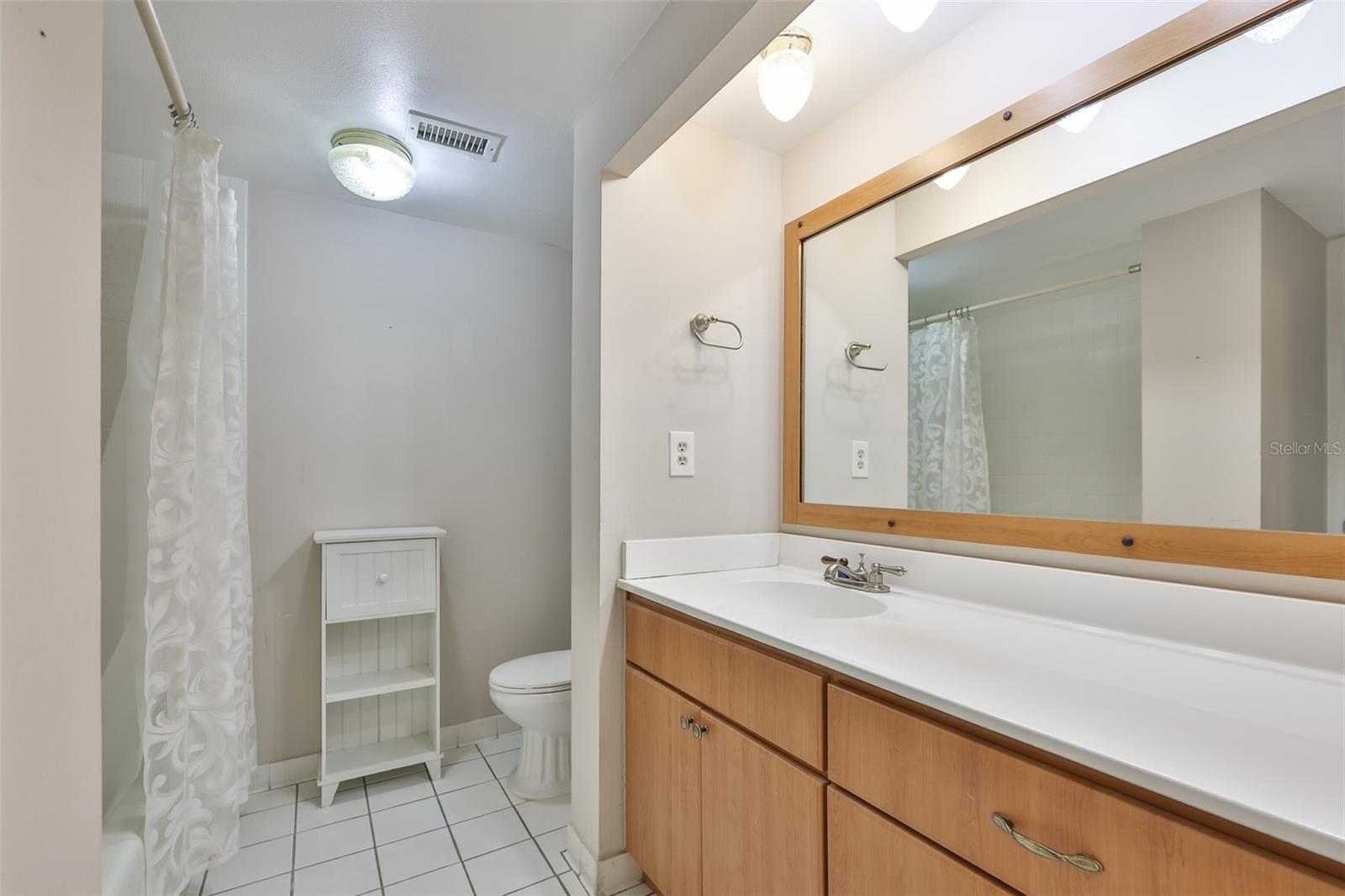 Image 19 of 32 For 13626 Greenfield Drive 205