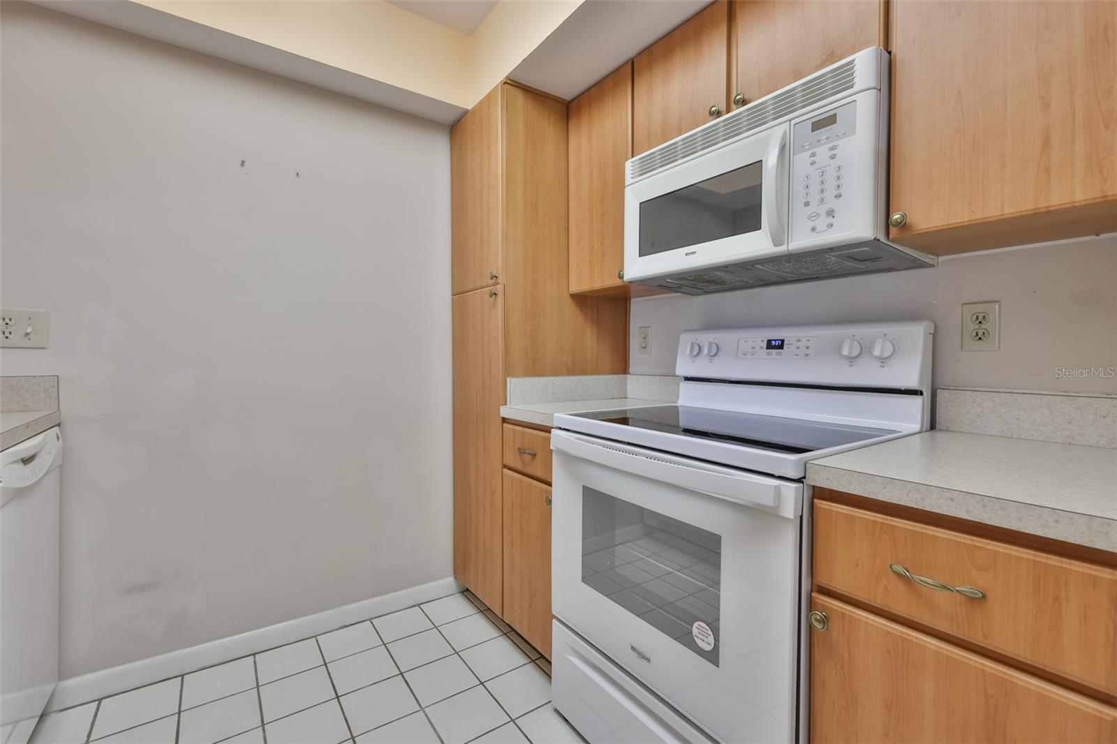 Image 8 of 32 For 13626 Greenfield Drive 205