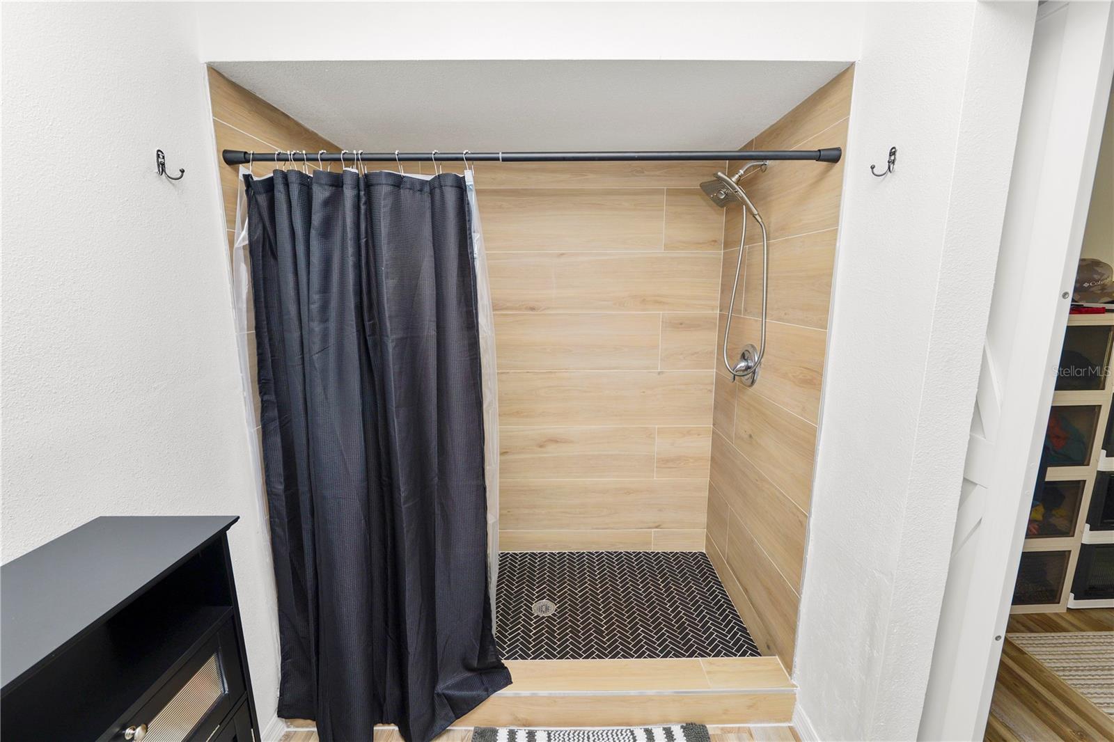 Image 15 of 21 For 2937 Delrose Drive N