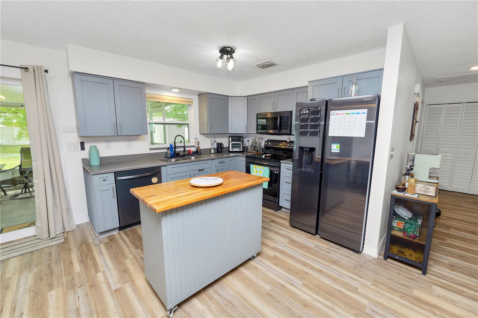 Image 2 of 21 For 2937 Delrose Drive N