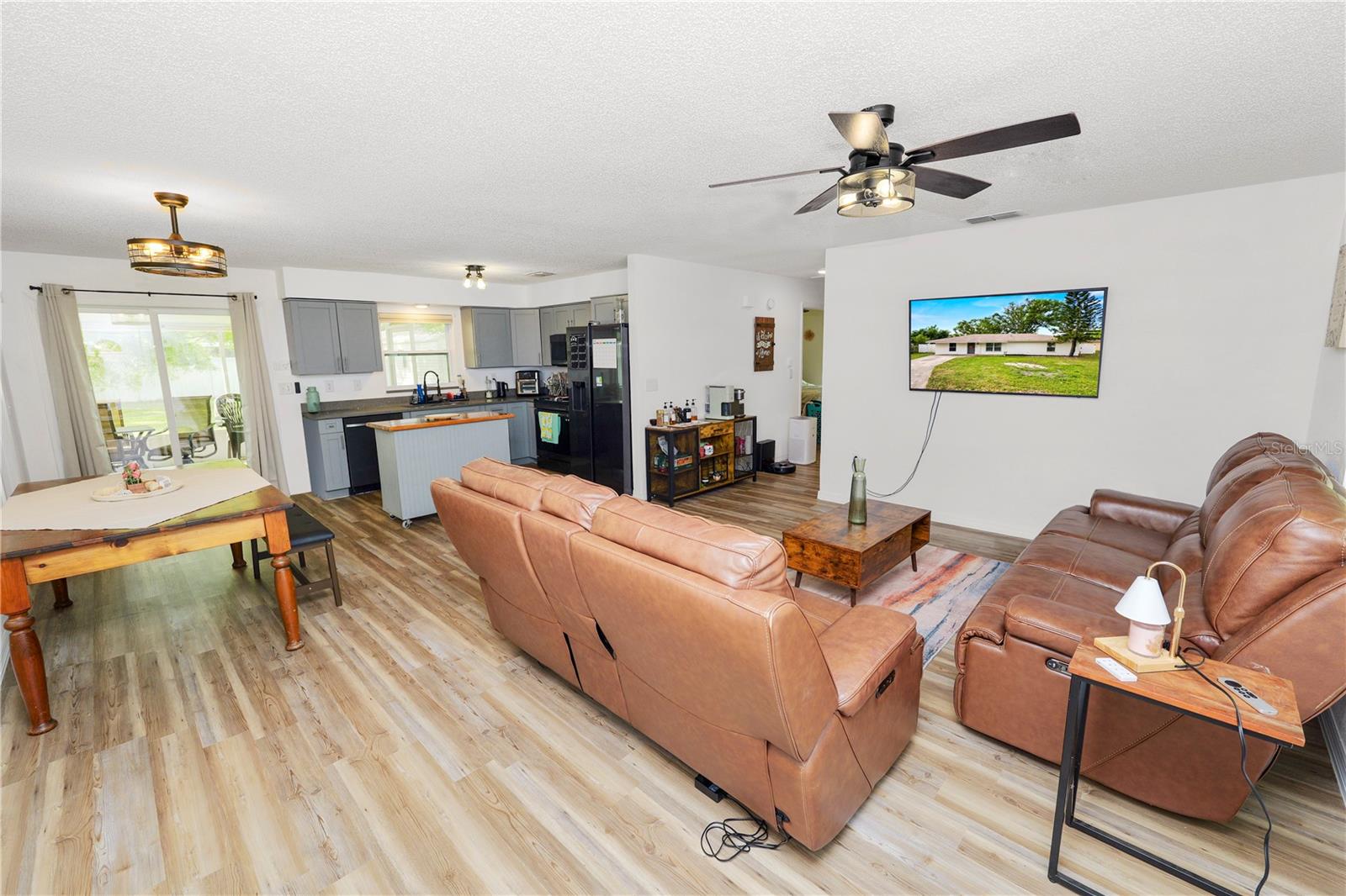 Image 5 of 21 For 2937 Delrose Drive N