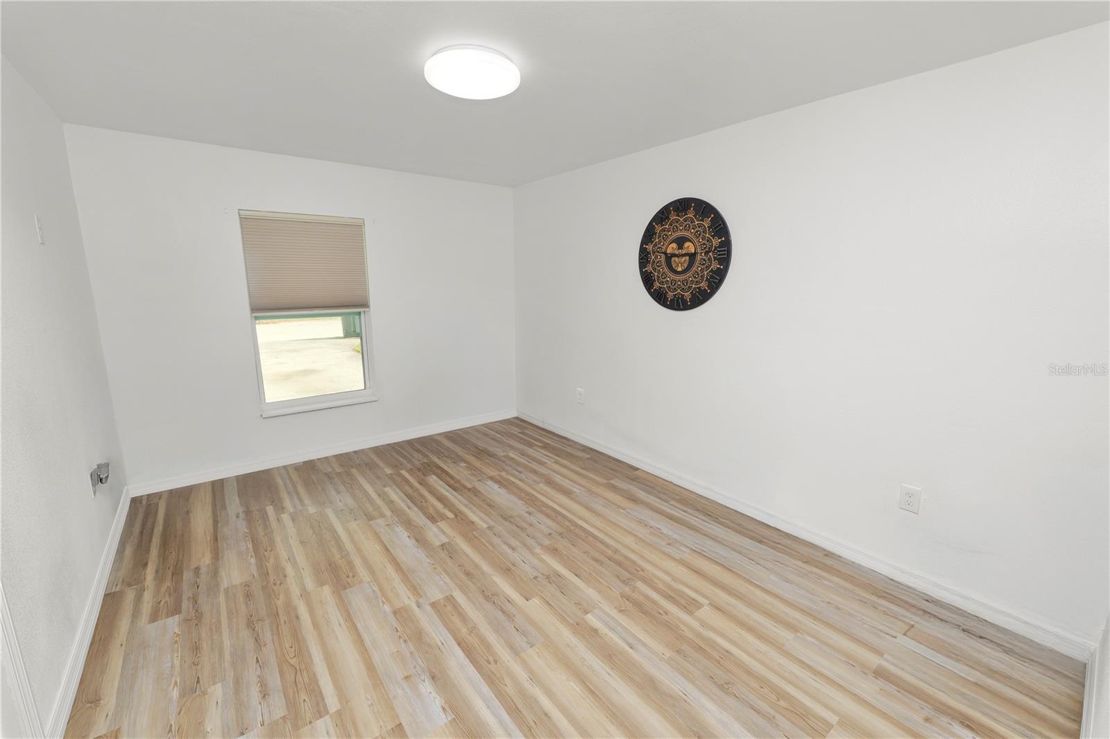 Image 7 of 21 For 2937 Delrose Drive N