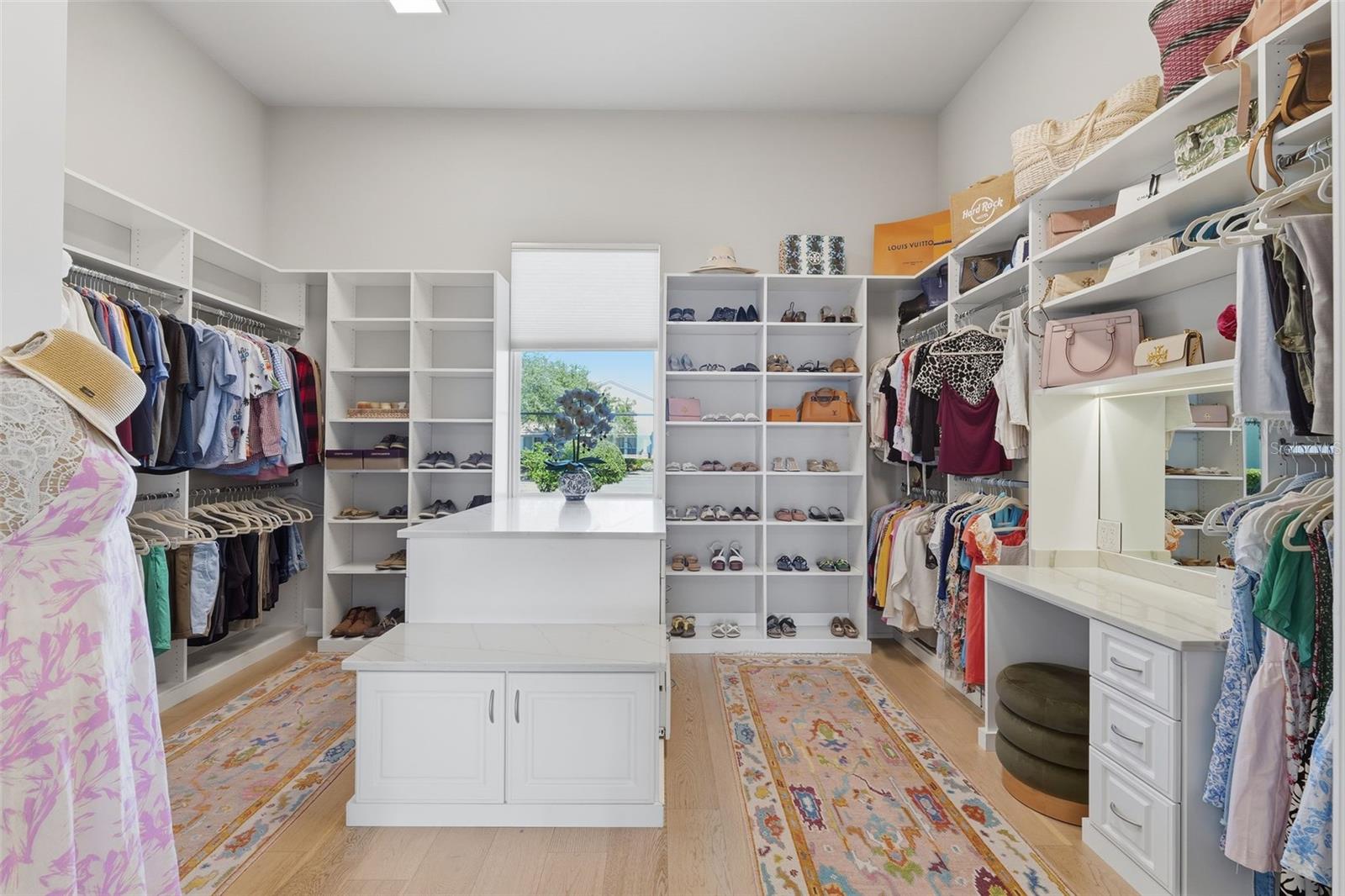 Image 32 of 81 For 14730 Avenue Of The Rushes